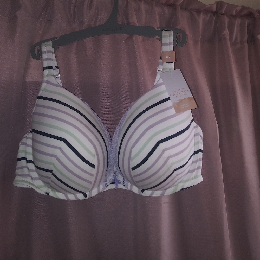 Cacique Boost Plunge Bra!!☺